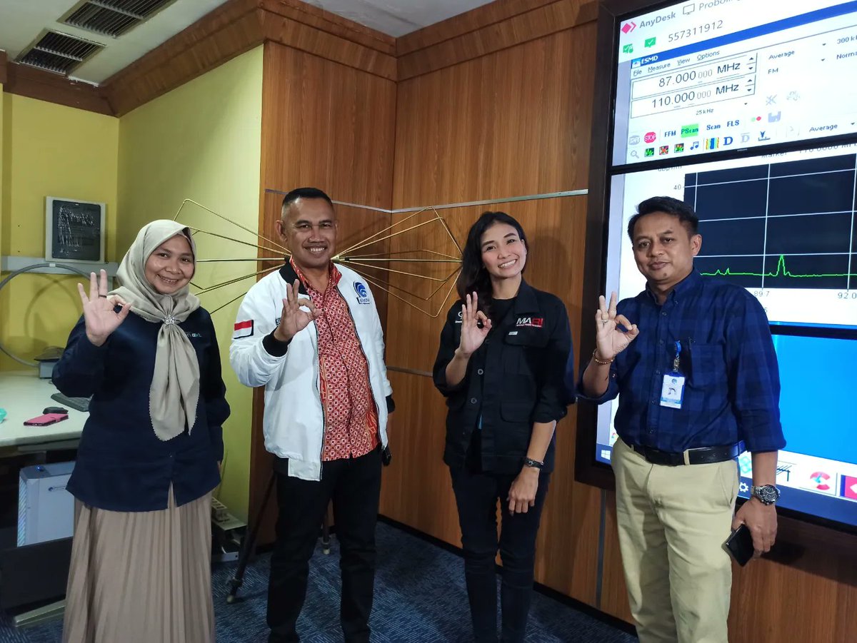 gen1031fmsby's tweet photo. Gimana sob, udah paham kan tadi tugas-tugasnya Balmon Surabaya?
Buat yang kelewatan dengerin #gen1031fmsby, nih mimin liatin keseruan @vinnachristie siaran di #GenPapituPlesiran Balmon Surabaya.
#GenPapitu
#balaimonitor
#balmonsurabaya
#balmon https://t.co/WTxukCqIsI