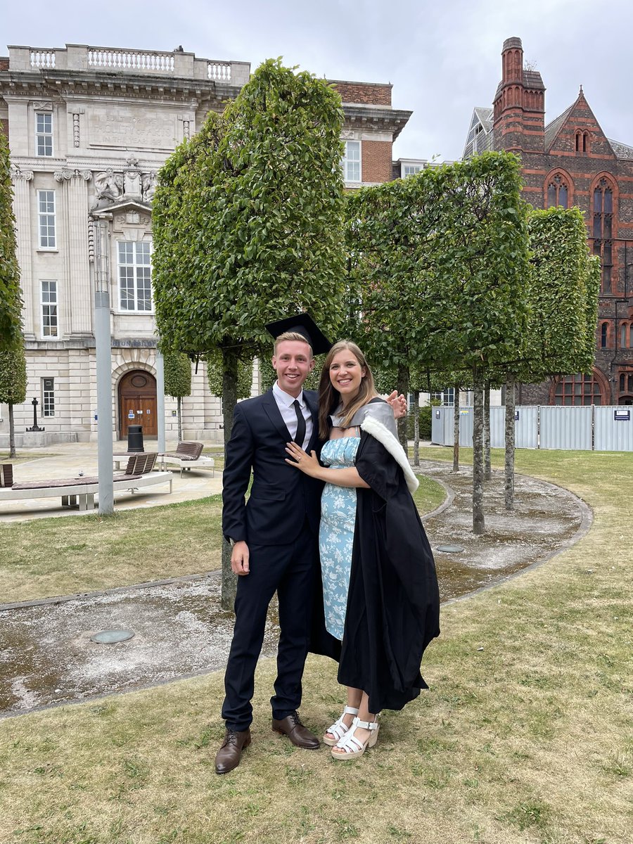 RD__10's tweet photo. #LivUniGrad what a day for @JulietAllen1499 ☺️❤️🎓 https://t.co/vLNJhCI2iu