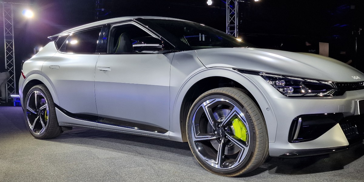 HendyGroup's tweet photo. Earlier this week our Kia Portsmouth dealership attended the 2022 Kia Masterclass and were lucky enough to see and experience the All-New Kia EV6 GT! 😍

What an amazing car this is, due towards the end of the year. Order yours today! 🔥

#Kia #KiaEV6 #EV6GT #KiaMasterclass https://t.co/in7xyQn66B