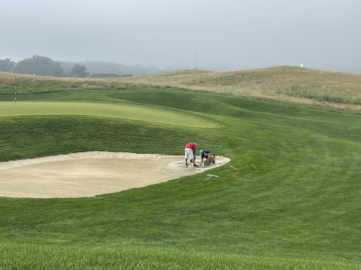 USGAGrnSection's tweet photo. The maintenance team has done an amazing job getting the course ready for the round of 32 matches after 1.25 inches of rain last night. #USGirlsJunior https://t.co/ZJuhEe3nfb