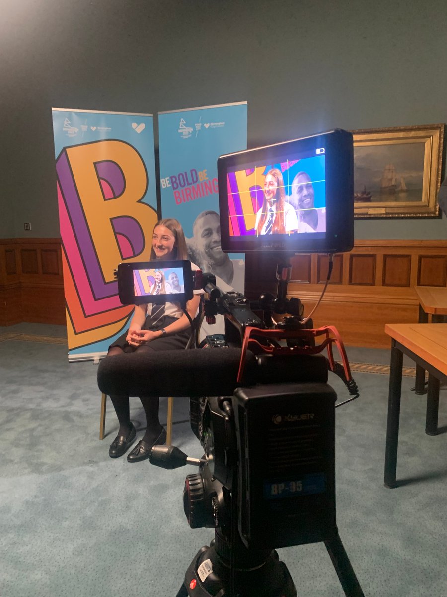 👋 Meet Neve 

🔜 Next week the 1️⃣6️⃣ year-old will carry the <a href="/birminghamcg22/">Birmingham 2022</a> Queen's Baton in Sutton

🏆 Neve, who was born with a congenital short left femur, is a champion athlete

👏 She competes for <a href="/CoventryGodiva/">Coventry Godiva Harriers</a> and has completed 4️⃣ mini <a href="/LondonMarathon/">TCS London Marathon</a> 

#QBR2022