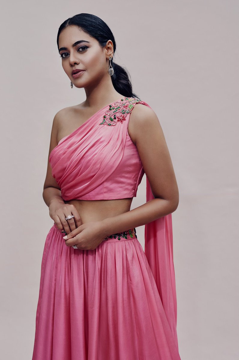 thebindumadhavi's tweet photo. 👸 mode on….🌟💫 https://t.co/r879AwMmhs