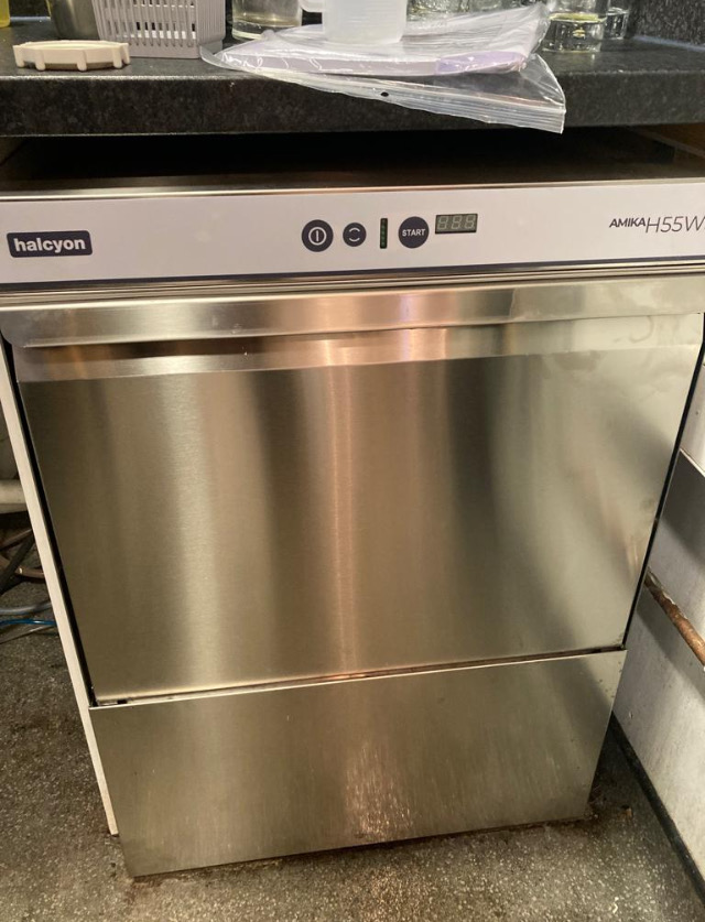 CCESUK's tweet photo. @maidaid Glasswasher installed in time for a 2pm wedding🙂👍 

#maidaidhalcyon #glasswasher #install https://t.co/74v7LWsEFv