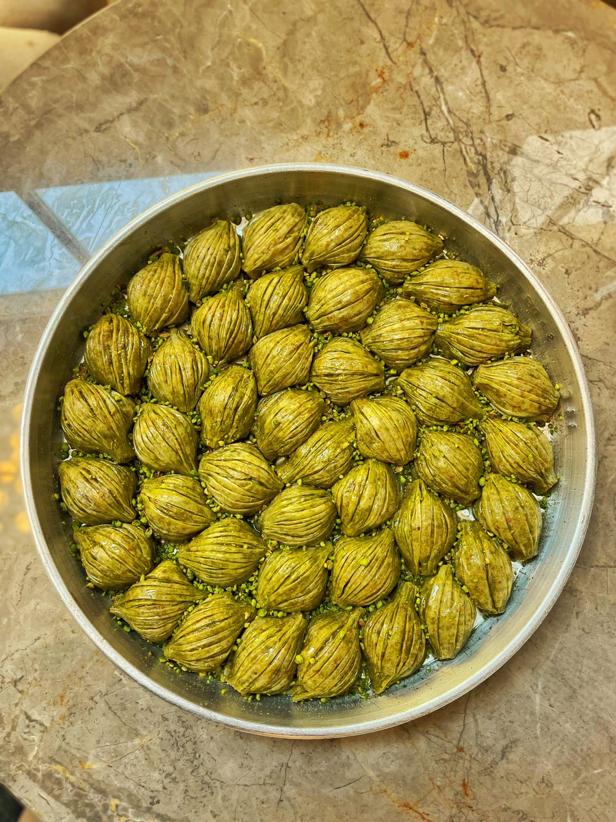 SadezerBaklava's tweet photo. Eşsiz Lezzetiyle Midye Baklava 😊
📍Şenevler mah. Atatürk Bulvarı No:70/B ŞANLIURFA/KARAKÖPRÜ
#midye #midyebaklava #tatlı #baklavaçeşitleri #şöbiyet #dolama #karebaklava #fıstıklıbaklava #fıstıksarma #paşatatlısı #özelkarebaklava #baklava #şanlıurfa #şöbiyet #sadezer https://t.co/dK9Rz7PCAN