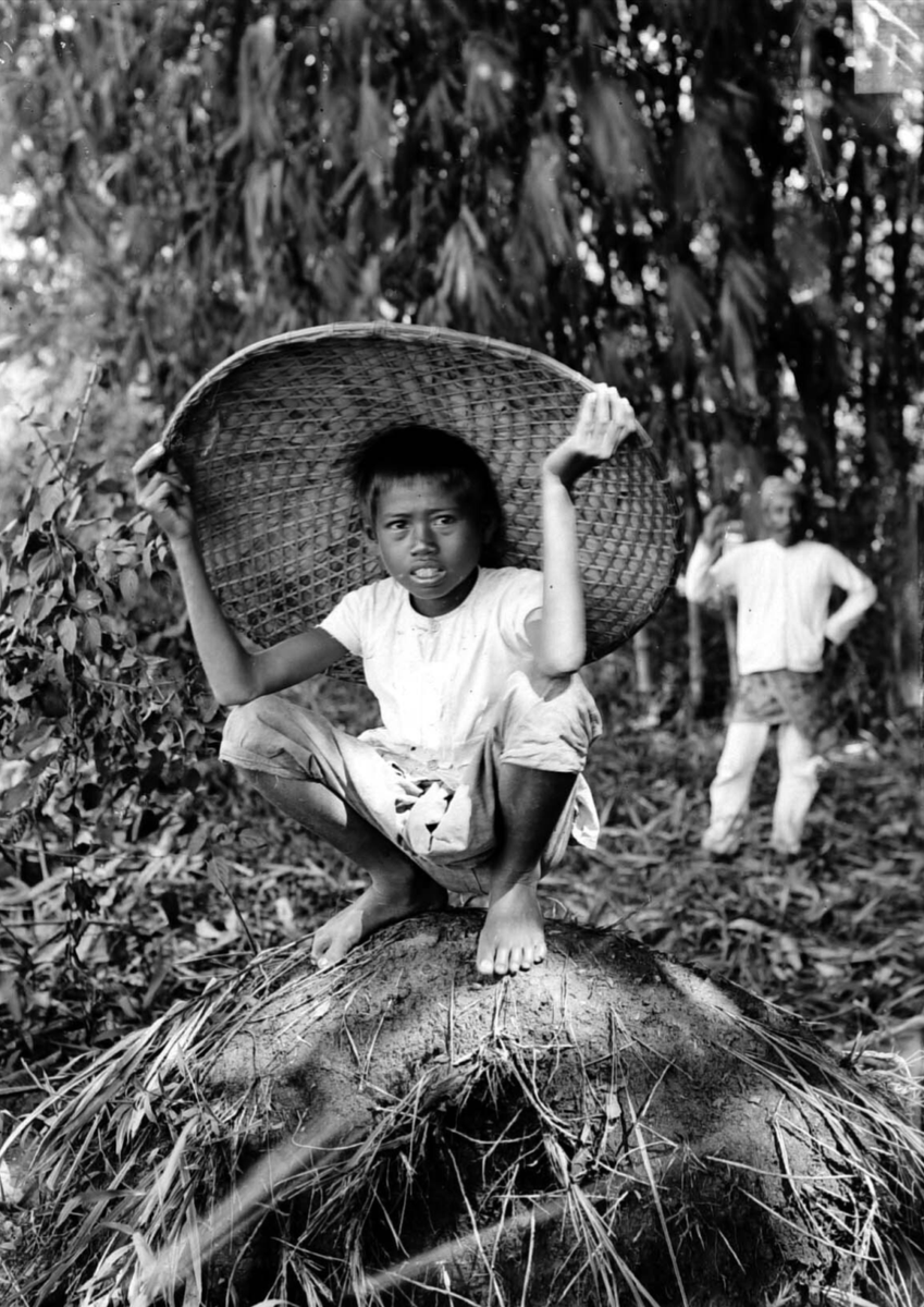Bocah Citayam, circa 1901-05.

Dari arsip H.J. Jansen simpanan Tropenmuseum.