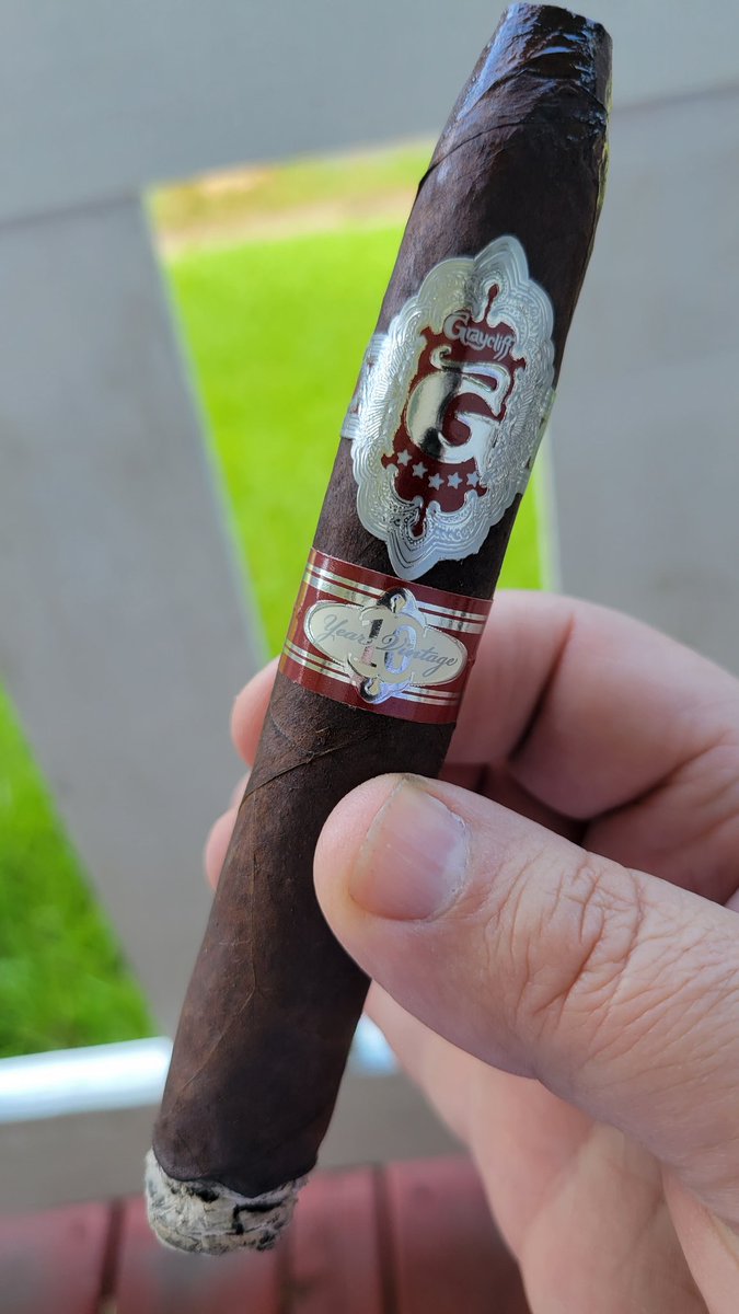apficca2's tweet photo. Enjoying a good morning smoke before the day gets too hot https://t.co/5NUCkGn3A1