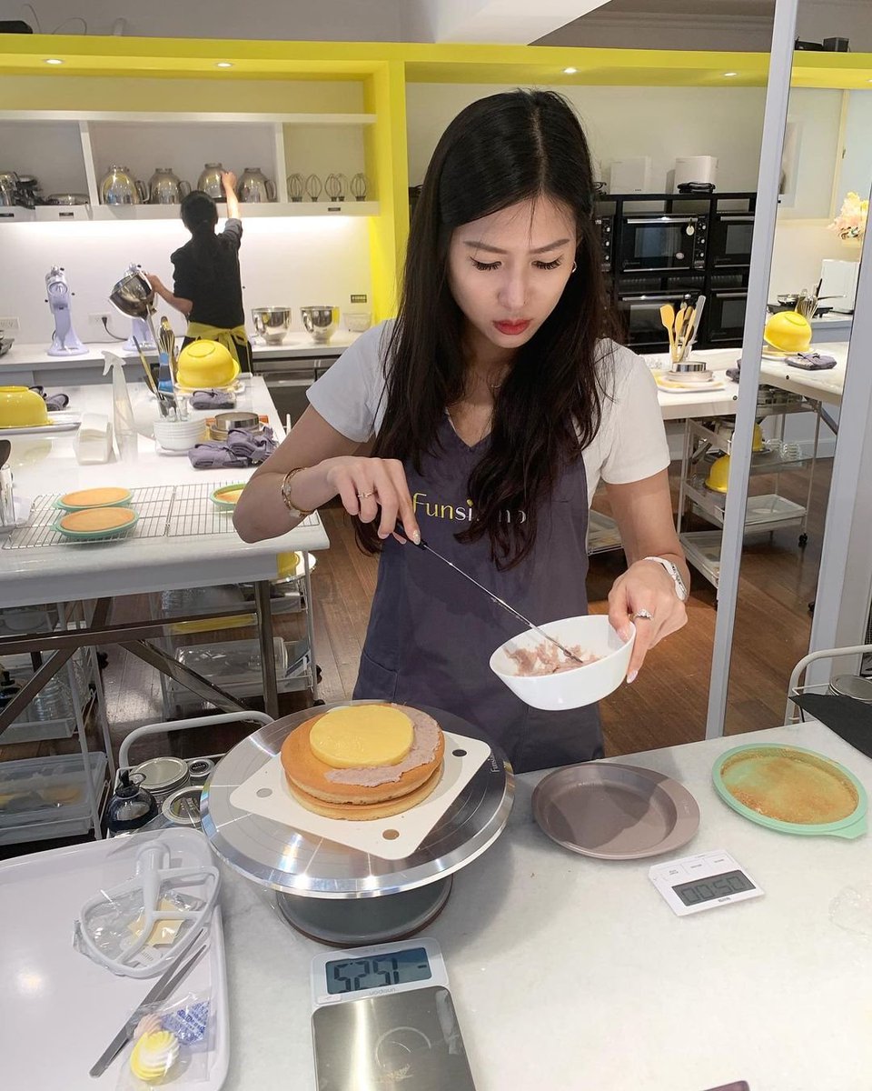guyfdtkj's tweet photo. One of my passion in life......🥰☺️
Making Pancakes.......🥚🍚🥞

#PassionPurposeProductivity 
#Pancakes #Mygoal https://t.co/nJph4so37X