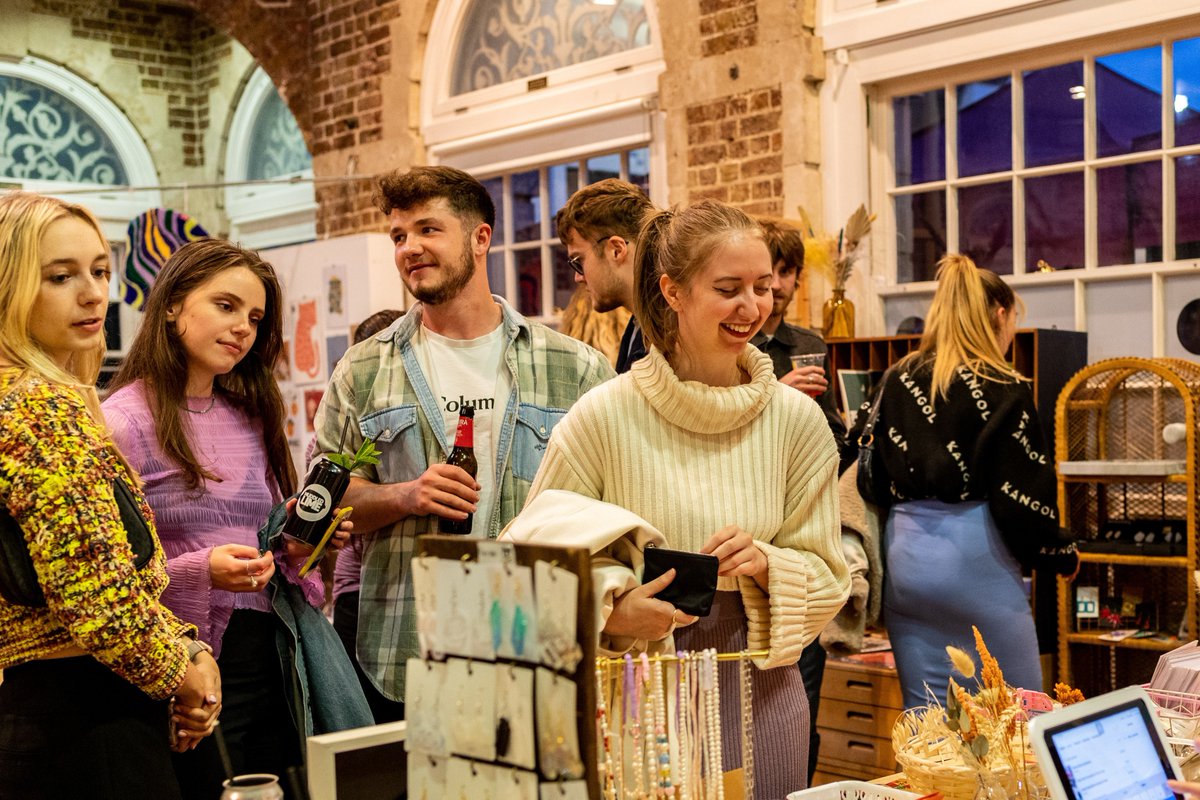 Get ready for two VERY exciting pop-up markets coming to #Kingston next weekend!

💎Saturday 30 July - <a href="/NMBH_Kingston/">NotMyBeautifulHouseKingston</a>'s first-ever Makers Market at the Market House 
💎Sunday 31 July - Kingston Antiques &amp; Vintage Market at the Market Place

More info👇
bit.ly/3zdW46w
