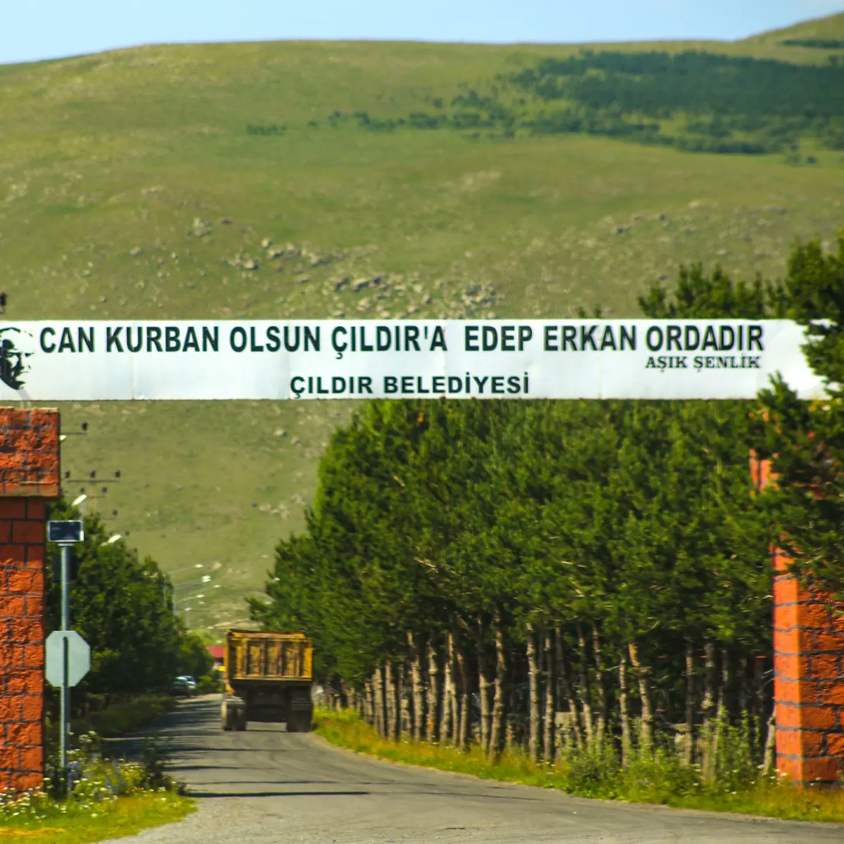 cildirtanitim's tweet photo. Can Kurban Olsun Çıldır'a
Edep Erkan Ordadır.
(Çıldırlı Âşık Şenlik) https://t.co/vv7VjNTtpE