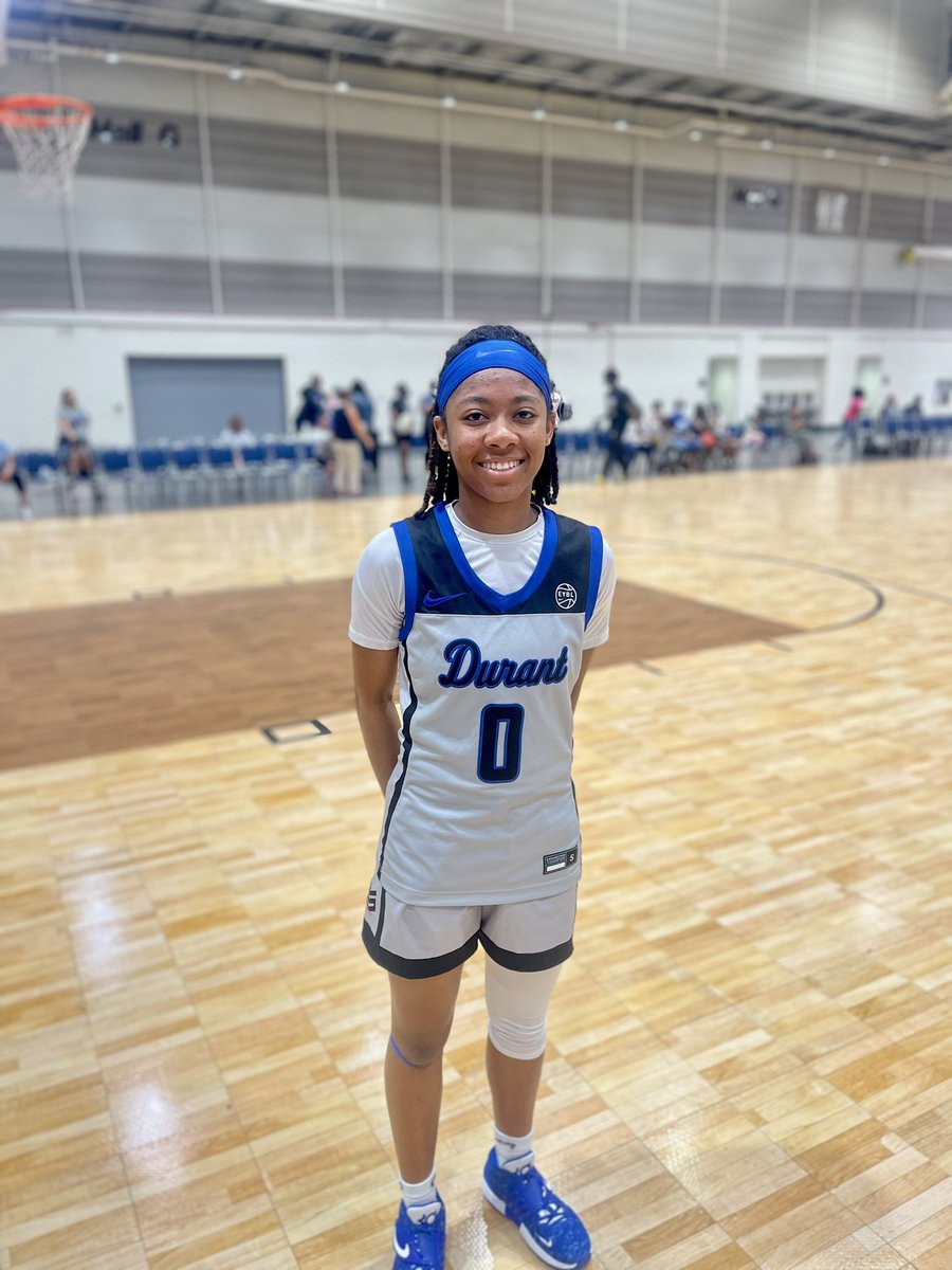 EssenceGirlsBB's tweet image. ⚜️ The Big Easy Hoopfest ⚜️

⛹️‍♀️ Sydney Anthony
🏫 St Vincent Pallotti
🎓 2024
 
📝 Pushes the ball in transition leading to easy layups for her teammates. Good on ball defender. Has the ability to pass her teammates open. Scored in the halfcourt when needed.
@teamdurantgirls