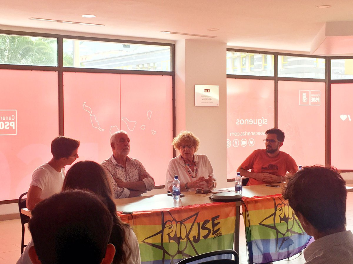 JsLPGC's tweet photo. Ayer tuvo lugar las primeras Jornadas LGTB “Juventud Diversa” donde abordamos la situación actual y las principales reivindicaciones del colectivo LGTB.
Concienciar y educar para seguir #TransformandoelPresente🌹🏳️🌈✊🏼 https://t.co/hAx5vBWKCn
