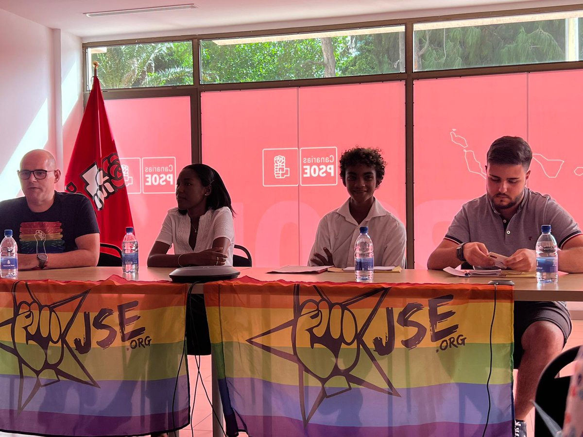 JsLPGC's tweet photo. Ayer tuvo lugar las primeras Jornadas LGTB “Juventud Diversa” donde abordamos la situación actual y las principales reivindicaciones del colectivo LGTB.
Concienciar y educar para seguir #TransformandoelPresente🌹🏳️🌈✊🏼 https://t.co/hAx5vBWKCn