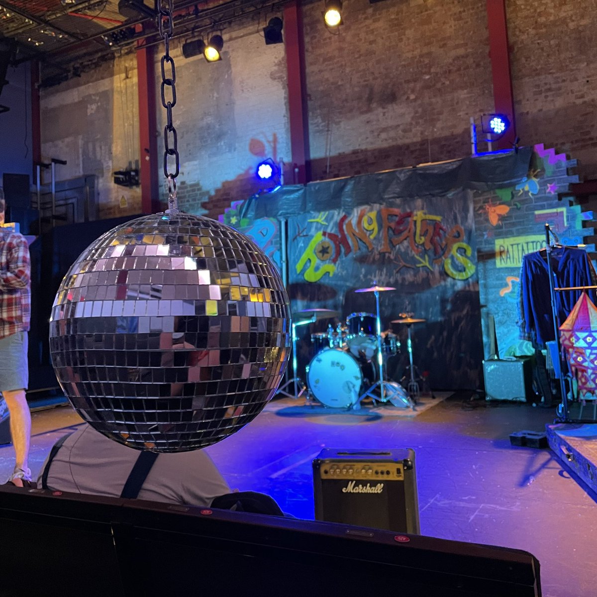 ParkTheatre's tweet image. Teak a BEAK into the rehearsal room of Jonny Feathers the Rock &amp;amp; Roll pigeon! 🐦

Jonny &amp;amp; his friends are here for this hilarious family show with live music, action and puppetry… Will you help them in the hunt of Jonny’s guitar? 🎸

🗓 29 Jul - 13 Aug 
parktheatre.co.uk/whats-on/jonny…