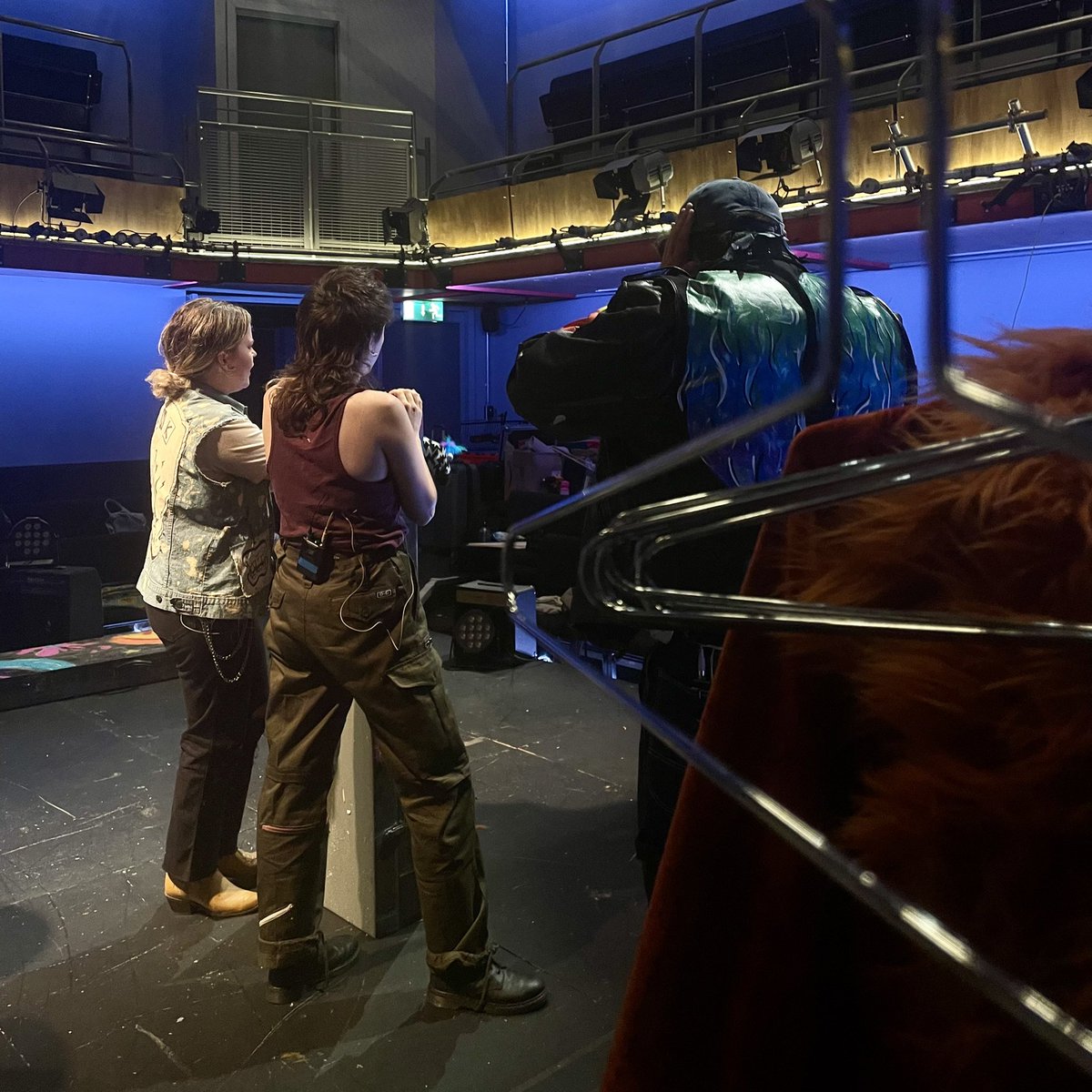 ParkTheatre's tweet image. Teak a BEAK into the rehearsal room of Jonny Feathers the Rock &amp;amp; Roll pigeon! 🐦

Jonny &amp;amp; his friends are here for this hilarious family show with live music, action and puppetry… Will you help them in the hunt of Jonny’s guitar? 🎸

🗓 29 Jul - 13 Aug 
parktheatre.co.uk/whats-on/jonny…