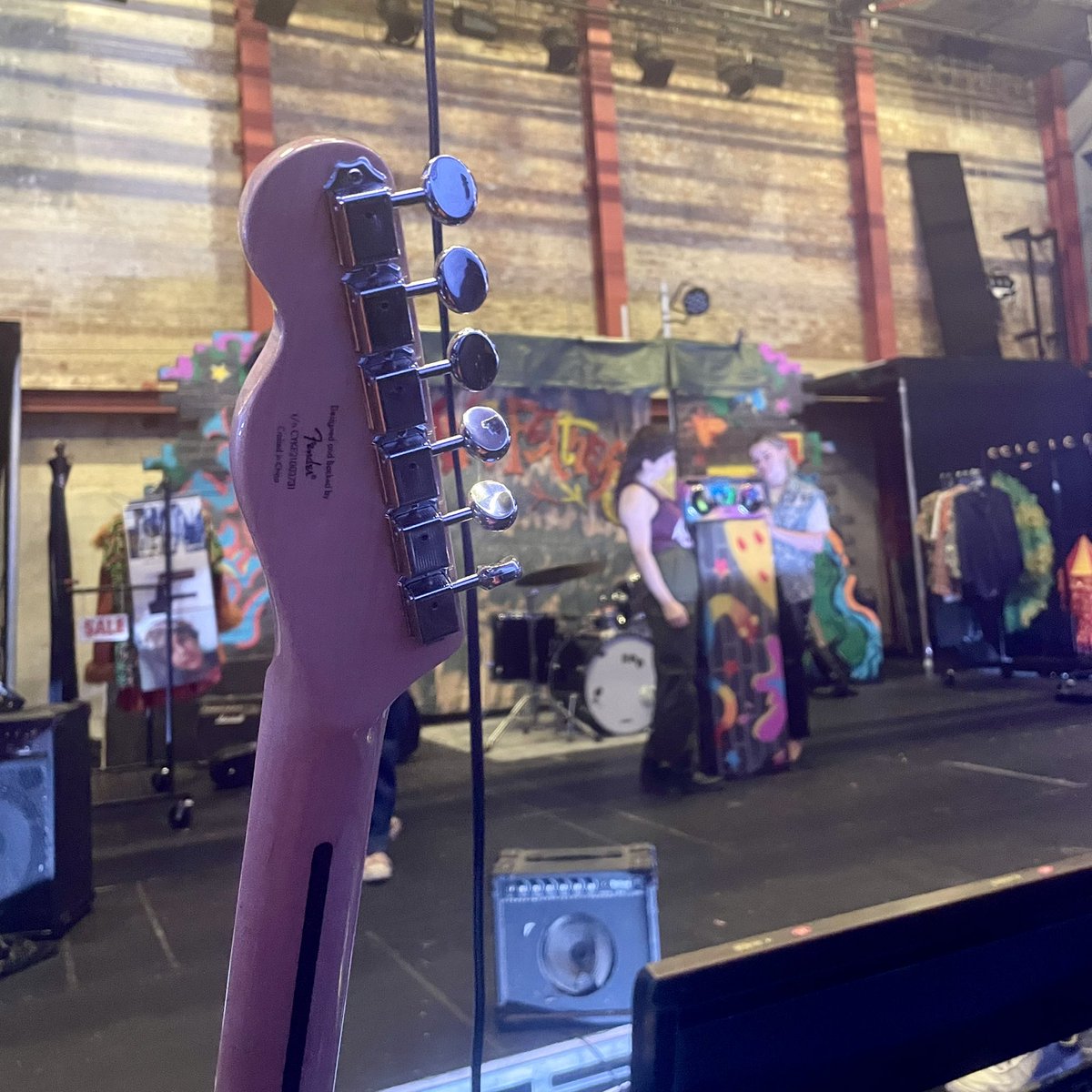 ParkTheatre's tweet image. Teak a BEAK into the rehearsal room of Jonny Feathers the Rock &amp;amp; Roll pigeon! 🐦

Jonny &amp;amp; his friends are here for this hilarious family show with live music, action and puppetry… Will you help them in the hunt of Jonny’s guitar? 🎸

🗓 29 Jul - 13 Aug 
parktheatre.co.uk/whats-on/jonny…