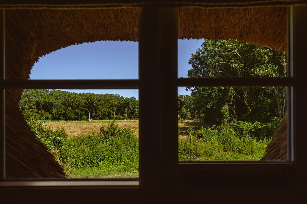 New Lane Cottage, is our delicately renovated, two-bedroom property.
.
Perfect for a couple's retreat it has links to many public footpaths and bridleways including Weavers Way, winding 61 miles through the North Norfolk countryside. 
.
Photography: @jamesrousephoto