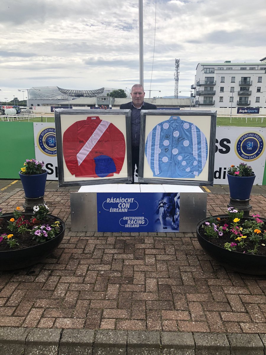 vinnygrennan's tweet photo. Autographed replica silks of A Plus Tard/Honeysuckle to be auctioned on Saturday 30rd July @shelbournepark to raise funds for young mum diagnosed with rare cancer signed by Rachael Henry and grooms @racingblogger @referee34 @Thebankbar @katiewalsh9 @Galway_Races @tensplenty1 https://t.co/vY5PYKsfJl