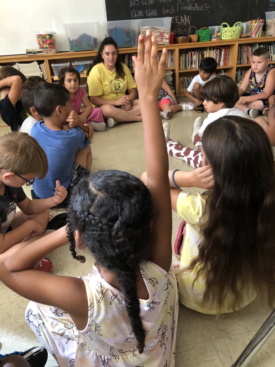 Friends are pulling a mystery word from the bag. They have to give clues using beginning, middle &amp; end sounds so the class can guess. #GECDSBSLP2022 <a href="/ClaraHowitt/">Dr. Clara Howitt</a> <a href="/LauraBa06241838/">Laura Bates</a> @MlleParaschak <a href="/m13macdonald/">Miss. MacDonald</a> <a href="/NicoleBacarro11/">Nicole Bacarro</a>