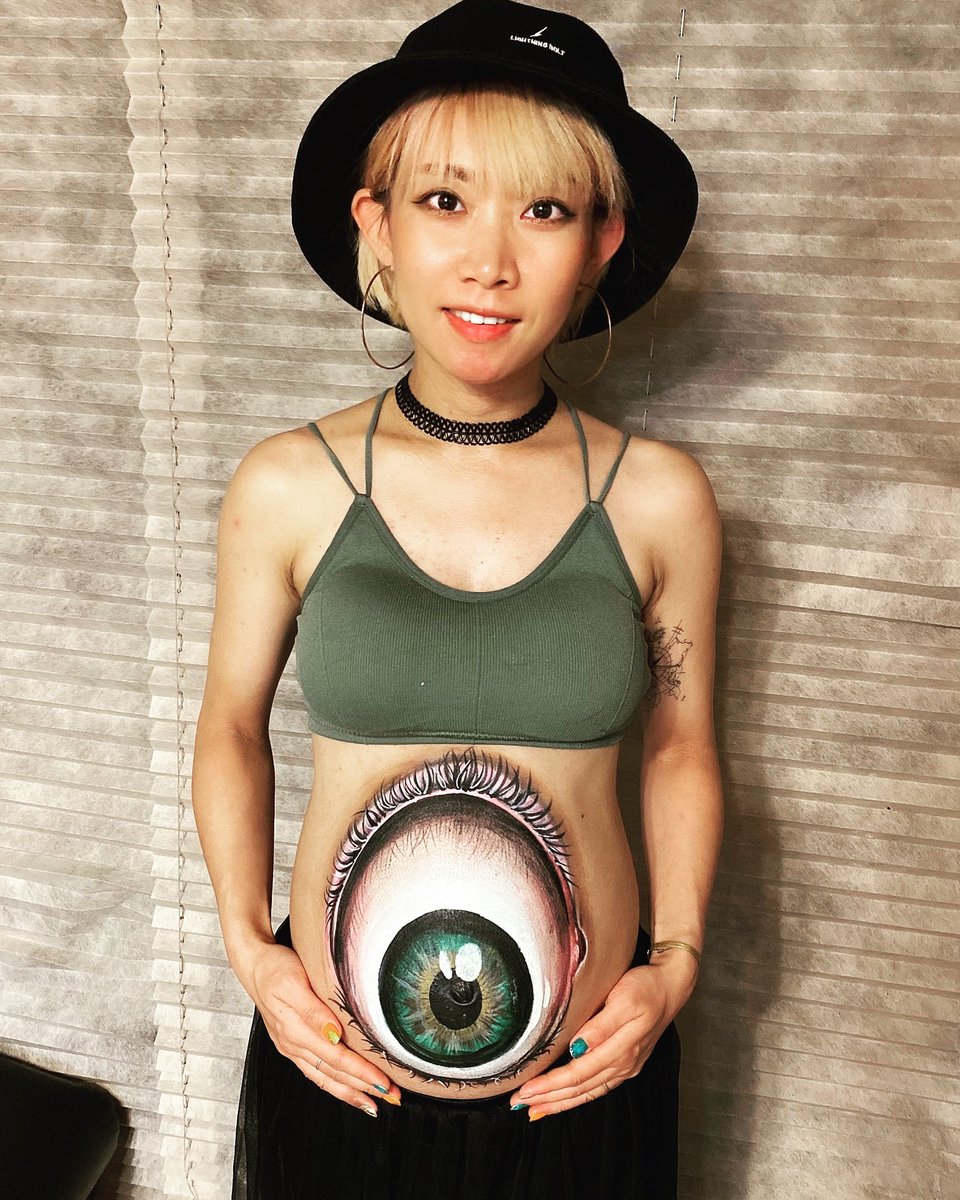 Kyapi18's tweet image. 妊婦なったら絶対やろうと
思ってた目玉ペイント❤️

#kyapi #kyapipaint #キャピ
#ボディペイント #bodypaint 
#マタニティペイント #ベリーペイント
#berrypaint  #ペイントアーティスト