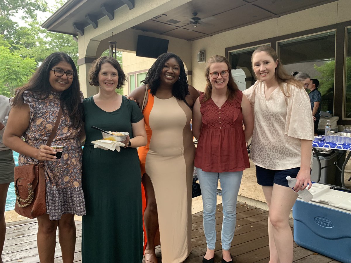 LittleWienert's tweet image. PEM fellows, faculty, and families welcoming our new colleagues. #Houstonheat #poolready @TXChildrensPEM 1/