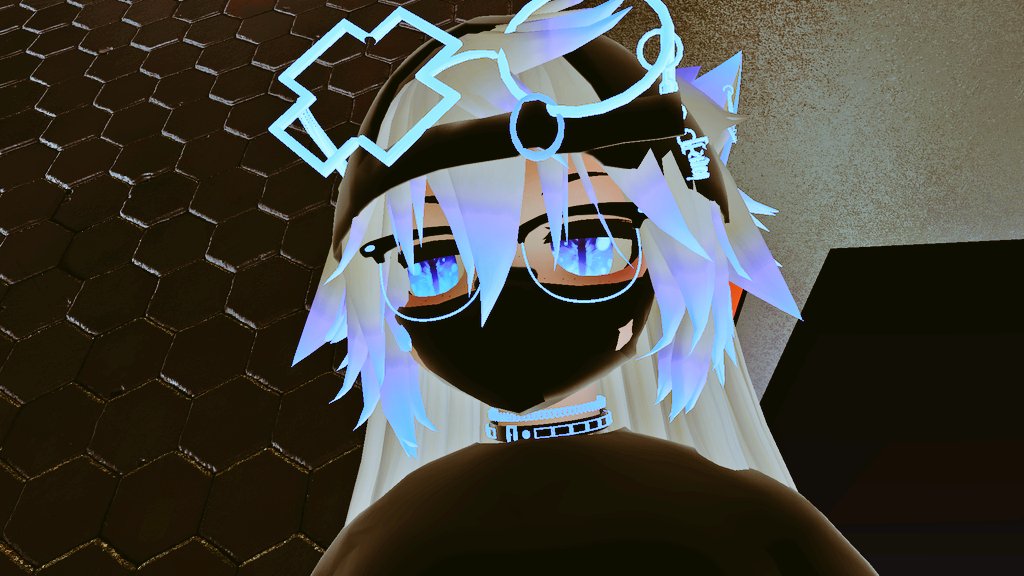 Mooshiizo's tweet photo. 10,525 hours on Vrchat in total. Never thought I had that much time on there. https://t.co/Elw3cwVzWi