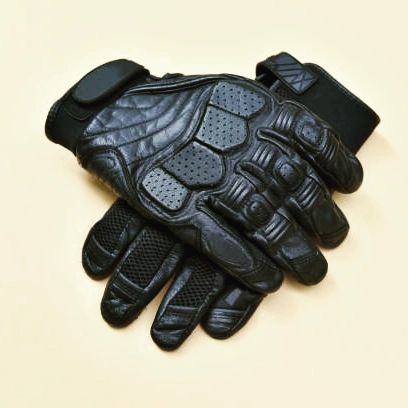 ProRide54535604's tweet photo. Urban Hustler (Rover V3) Riding Gloves, Black L 
#pro #rider #motorcycle #prorider #biker #probiker #trips #journey #gloves #accessories #accessoriesforrides https://t.co/J52LoguPw2