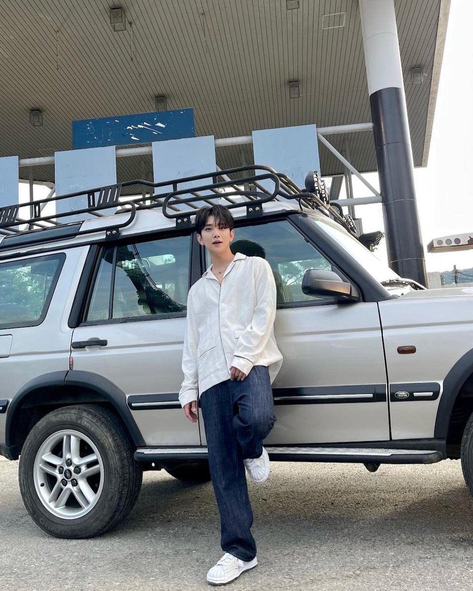 TodayJisoo's tweet photo. 와 💕💕💕💕
슈스타그램 업뎃!! 넘 잘생긴 😍

https://t.co/g1bcRAOWxI https://t.co/a4MbfRnCcQ