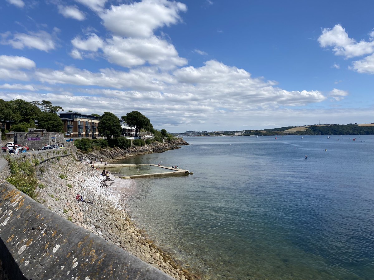 VickiEdmunds11's tweet photo. I am enjoying my #PlatinumJubilee Bank Holiday day very much so far βοΈπββοΈ #Plymouth #Devon #RoyalWilliamYard #DevilsPoint #FirestoneBay https://t.co/mORC4AwSxD