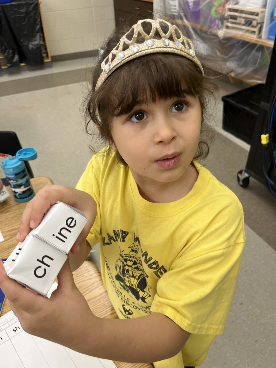 ms_browneECE's tweet photo. Rolling the dice to create words during our literacy centres this morning! #GECDSBSLP2022 @gecdsbpro  @ClaraHowitt @BethAdlam https://t.co/c4NkDYE6P0