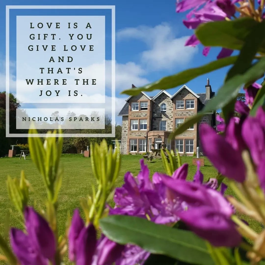 In celebration of our wonderful guests😍, today we thank you for choosing the Duisdale Hotel!󠁧󠁢󠁳󠁣󠁴󠁿

Be part of our loyalty scheme and enjoy discounted stays, in room gifts and more. And the more you stay, the more you get to enjoy.

Find out more 
skyehotel.co.uk/sonasrewards/