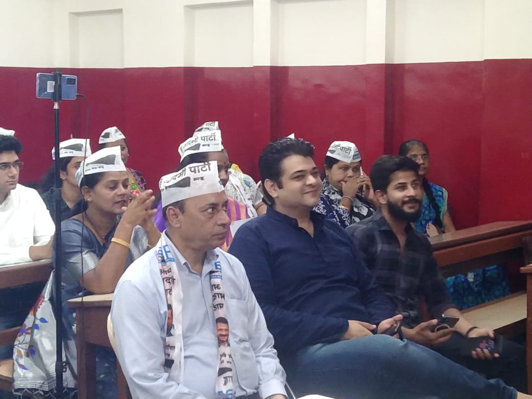 AAPMumbai's tweet photo. मुंबई विधानसभा घाटकोपर याठिकाणी आप मुंबईचे प्रभारी श्री. अंकुश नारांगजी यांच्या उपस्थितीत कार्यकर्ता मेळावा संपन्न झाला. #AAPRising https://t.co/Wg9n8jxZQF