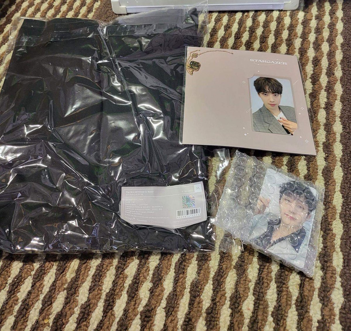 MonsterStarPH's tweet photo. #MonsterStarPHUpdates

Our FETA Robong and Slogans are already in the Philippines supposedly the delivery in my PH Address is today. However, there is a delay so the delivery will be tomorrow or Saturday.

BOX 6 update- will be shipped out from korea next week. https://t.co/tV79rNjwBe