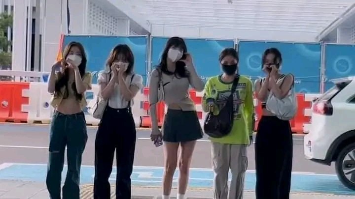 squirtleshop_'s tweet photo. WELCOME TO PHILIPPINES ,
RED VELVET!!!!
#RedVelvet #redvelvetph #redvelvetinph https://t.co/RhlAMxKIMd