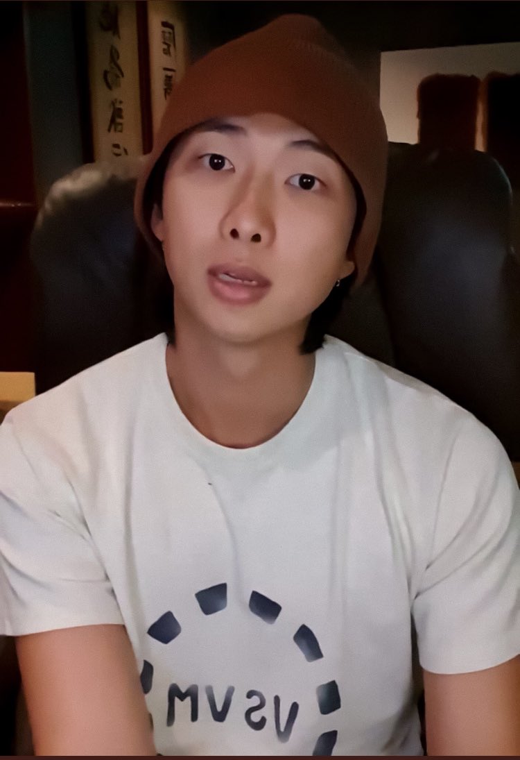 I was in deep pain that i missed his live😭 But they he gave us THE NEWS OF THE DAY🫶🏼♥️
He’s just so sweet that he came live to share the news of his new album😭💜
RM3 IS COMING
WE LOVE YOU NAMJOON