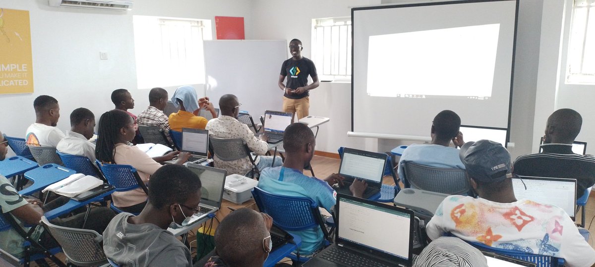 dsn_offa's tweet image. Day 4: Continuation of data structures, creating and defining functions.
#30daysofmachinelearning
#DSNOffa