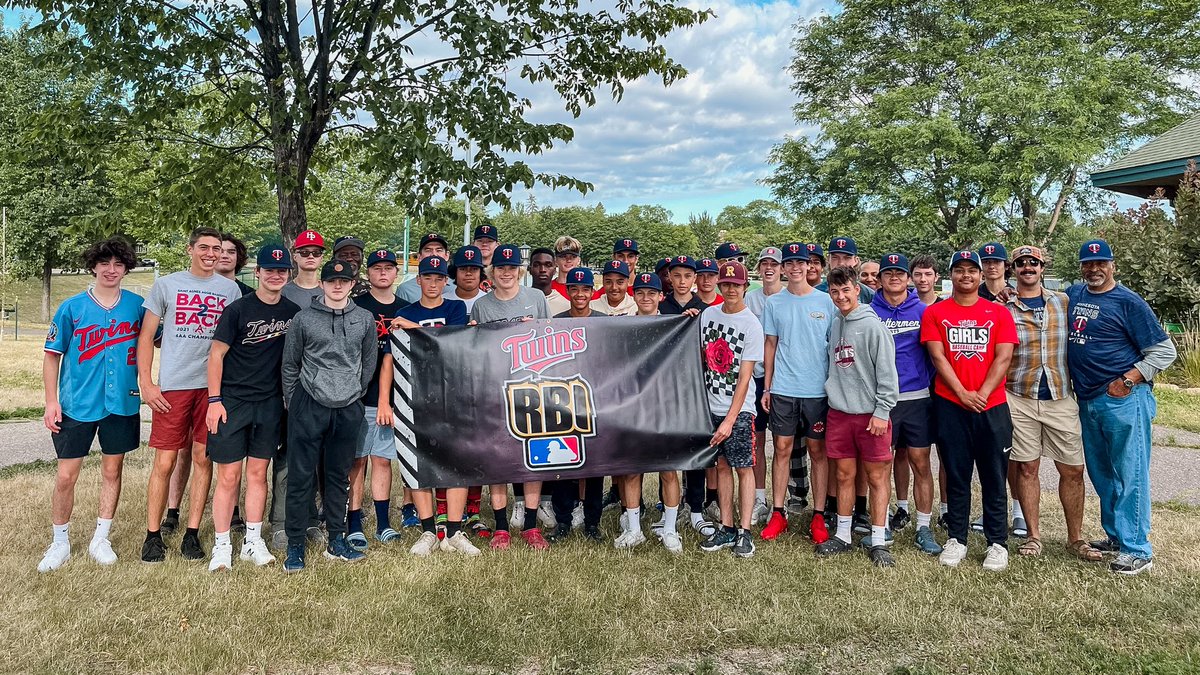Twins's tweet photo. Good luck to our RBI 15U and 18U baseball squads!

They are on their way to compete at the MLB RBI Central Regional Tournament in Chicago. https://t.co/YdCmGazpDX