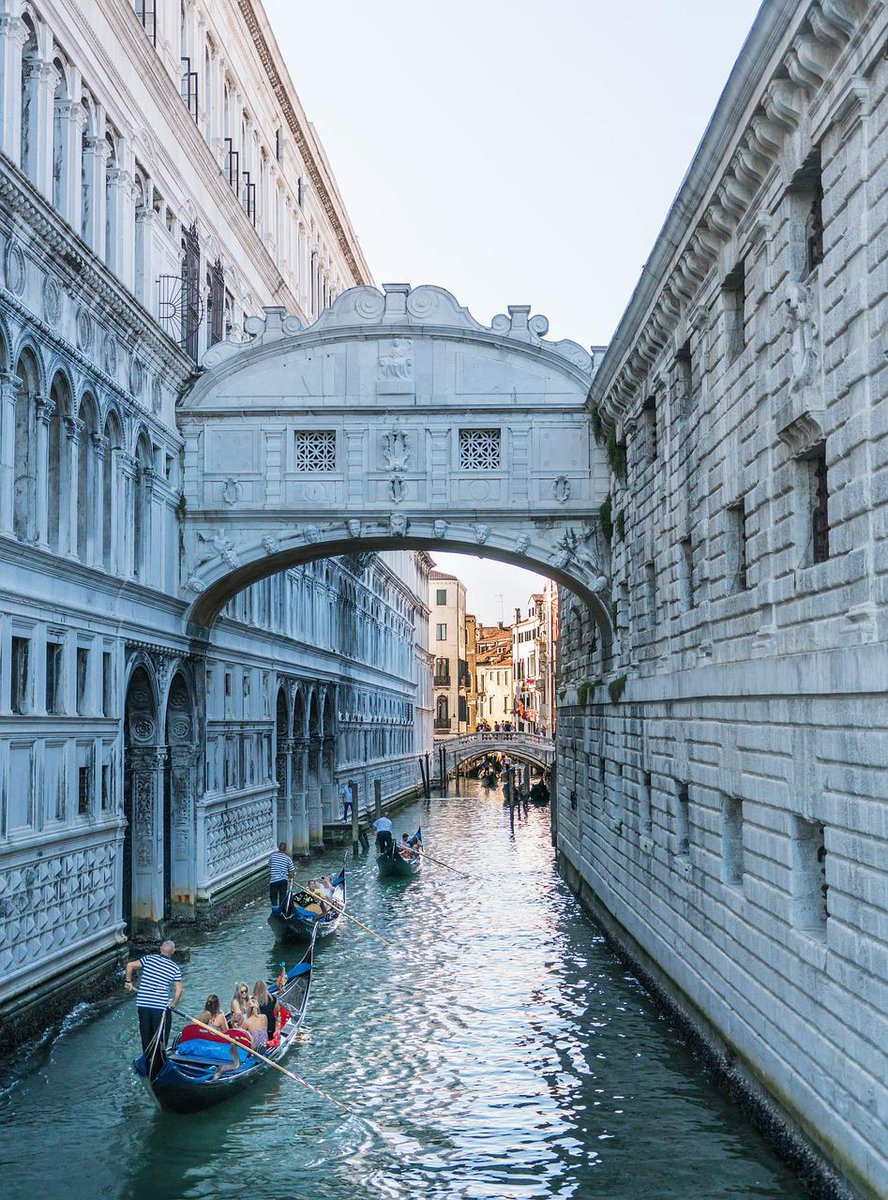 toptravelhelper's tweet photo. Venice.
#toptravelhelpers
#travelfact #travelfacts #travelhelper 
#travel #traveltips #adventure #twitter 
#adventuretime #nature
#naturelovers #help
 #life
#traveladvisor #culture https://t.co/DiqHvQ5bcA