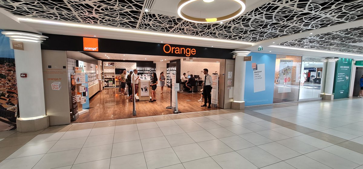 Frédéric Colard (@fredcolard) on Twitter photo Dernière visite du jour au magasin #orange @GDT de Nîmes Coupole avec <a href="/RemyFlamarion/">Rémy Flamarion</a> et <a href="/Laurent_Vautier/">Vautier Laurent</a>. Très bon accueil, l'équipe d'Hayat est sur le pont pour toujours mieux vous accueillir avec #TouslessouriresGdt <a href="/gilles_combe/">Gilles Combe</a> <a href="/FredericHeck/">Frédéric Heck</a> Dernière visite du jour au magasin #orange @GDT de Nîmes Coupole avec <a href="/RemyFlamarion/">Rémy Flamarion</a> et <a href="/Laurent_Vautier/">Vautier Laurent</a>. Très bon accueil, l'équipe d'Hayat est sur le pont pour toujours mieux vous accueillir avec #TouslessouriresGdt <a href="/gilles_combe/">Gilles Combe</a> <a href="/FredericHeck/">Frédéric Heck</a>