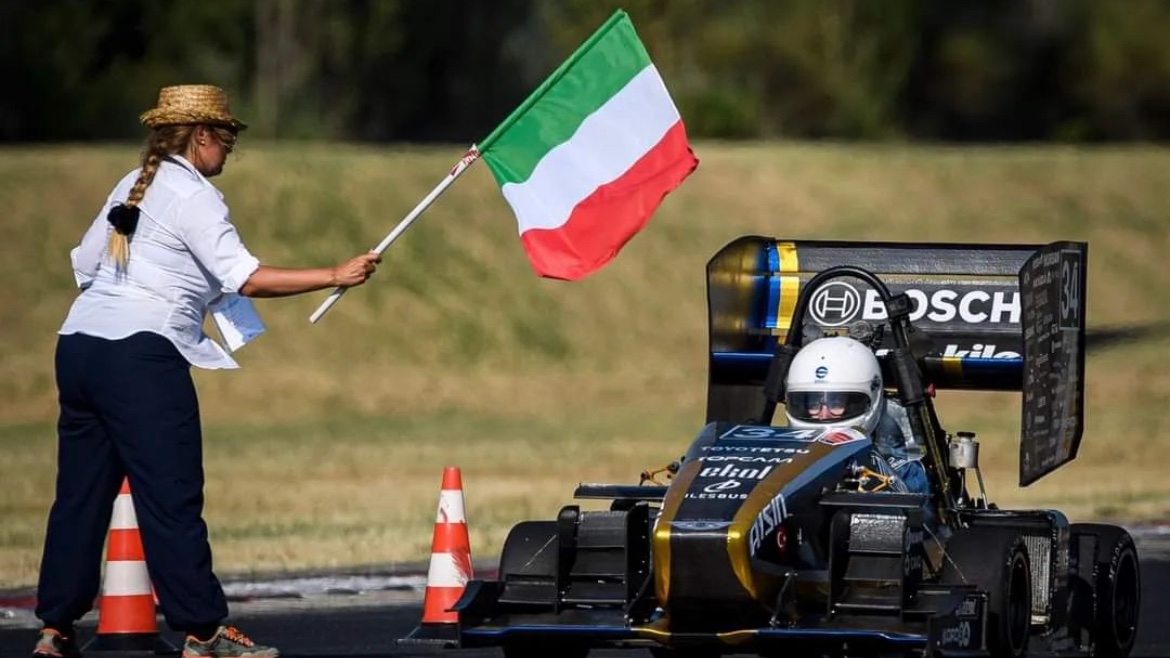 <a href="/YtuRacing/">YTU Racing</a> takımımız Formula Student yarışlarında ülkemizi ve üniversitemizi İtalya’da temsil ediyor🏎🇹🇷🇮🇹