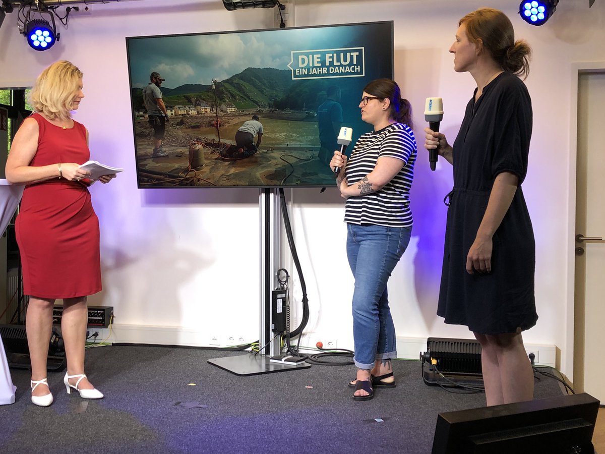 KaiGniffke's tweet photo. Ein Jahr nach der Flutkatastrophe im Ahrtal ziehen wir im SWR intern Bilanz. In einem Teams-Event diskutieren wir über Learnings, Stärken und Schwächen unserer Berichterstattung. Bis heute bewegen die Schicksale unserer Reporterinnen und Reporter. https://t.co/TQcELVZkPc
