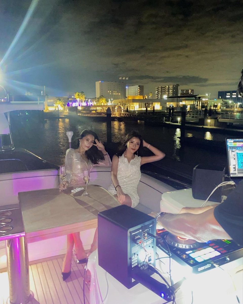 Lc99990000's tweet photo. Sea ​​party！🐬 https://t.co/bLI0DGIncX