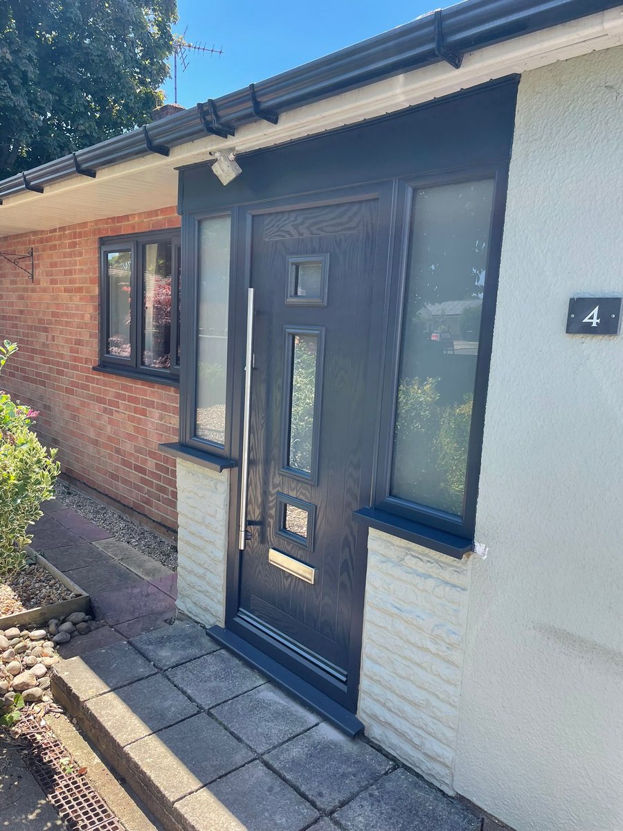 Xtremedoor1's tweet photo. Just in this great installation of our Jacobean door in #anthracitegrey #compositedoors @Liniarprofiles windows. https://t.co/nHGA0DcMgY