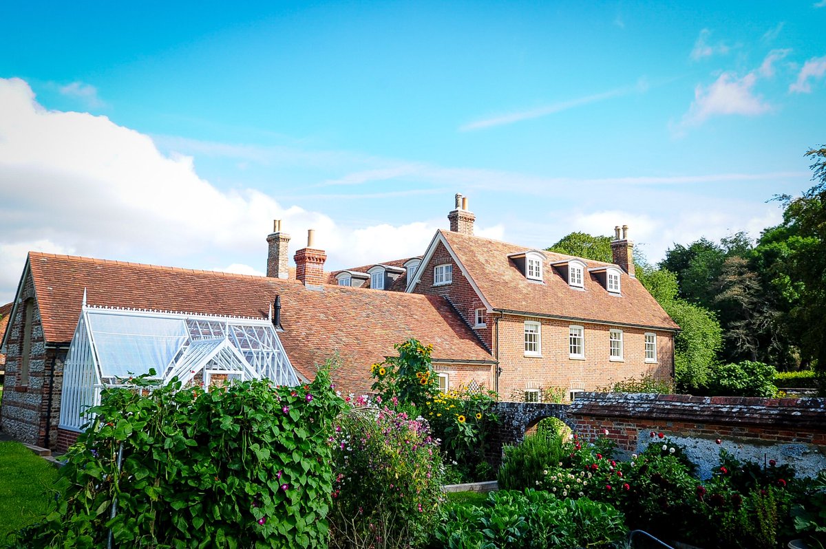 rmouldingandco's tweet photo. This week’s throwback is to this pretty country house we completed in June 2021 💛

Architect: Gerald Steer

#tbt #rmouldingandco #countryhouserestoration #structuralmodification #restoration #MouldingtheBuilders #countryhousebuilders #Dorset #buildingforgenerations https://t.co/4CNdv1PRmY
