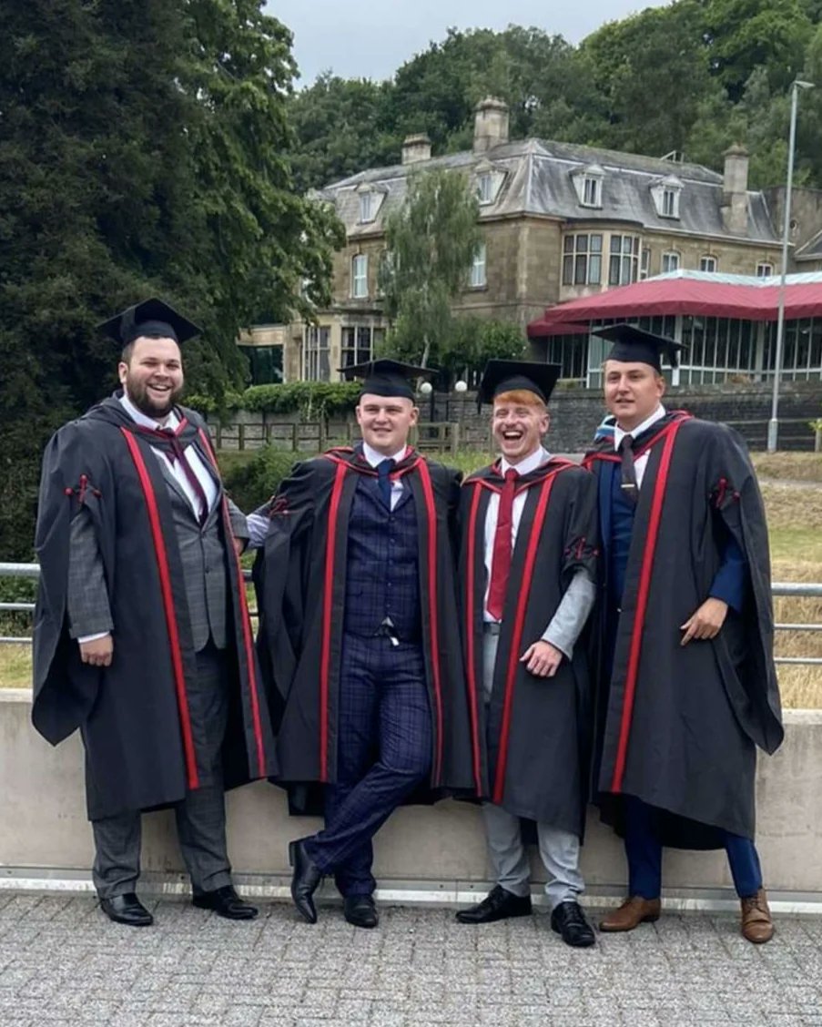 AaronTyner63's tweet photo. Graduation 20.07.2022 🥂🎉
First Class Honours

A great day spending it with some of the people I'm closest to. Massive Thank You to everyone who else helped me along the way and been apart of my journey.

Congratulations all!! 🤝👏

University - 🎓✅️ https://t.co/0d7ebWWVEy