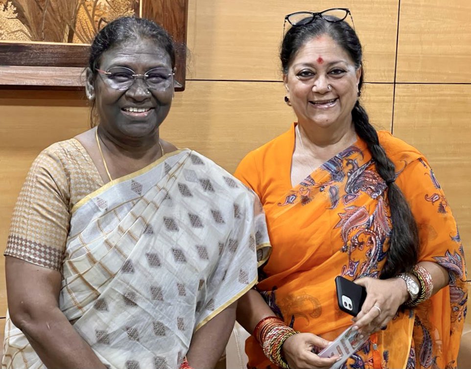 VasundharaBJP's tweet photo. राष्ट्रपति पद पर देश के इतिहास में पहली बार आदिवासी बहन, श्रीमती #DroupadiMurmu जी के निर्व��चित होने पर हार्दिक बधाई व शुभकामनाएँ।

इस परिणाम से न केवल शिक्षा जगत और नारी शक्ति का मान बढ़ेगा, बल्कि देश के आदिवासी भाइयों और बहनों का भी मनोबल ऊँचा होगा।

#PresidentOfIndia https://t.co/PxM0U7wN0C