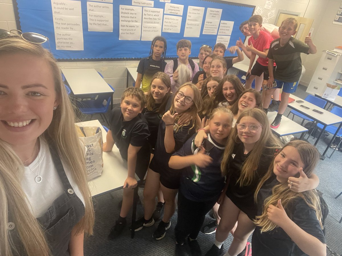 Am flwyddyn gyntaf fel athrawes, ac wedi cael y fraint o fod yn athrawes cofrestru i griw hynod o arbennig hefyd! 🥹Amdani mewn i flwyddyn 8 Rhymni 1 🤩🥰