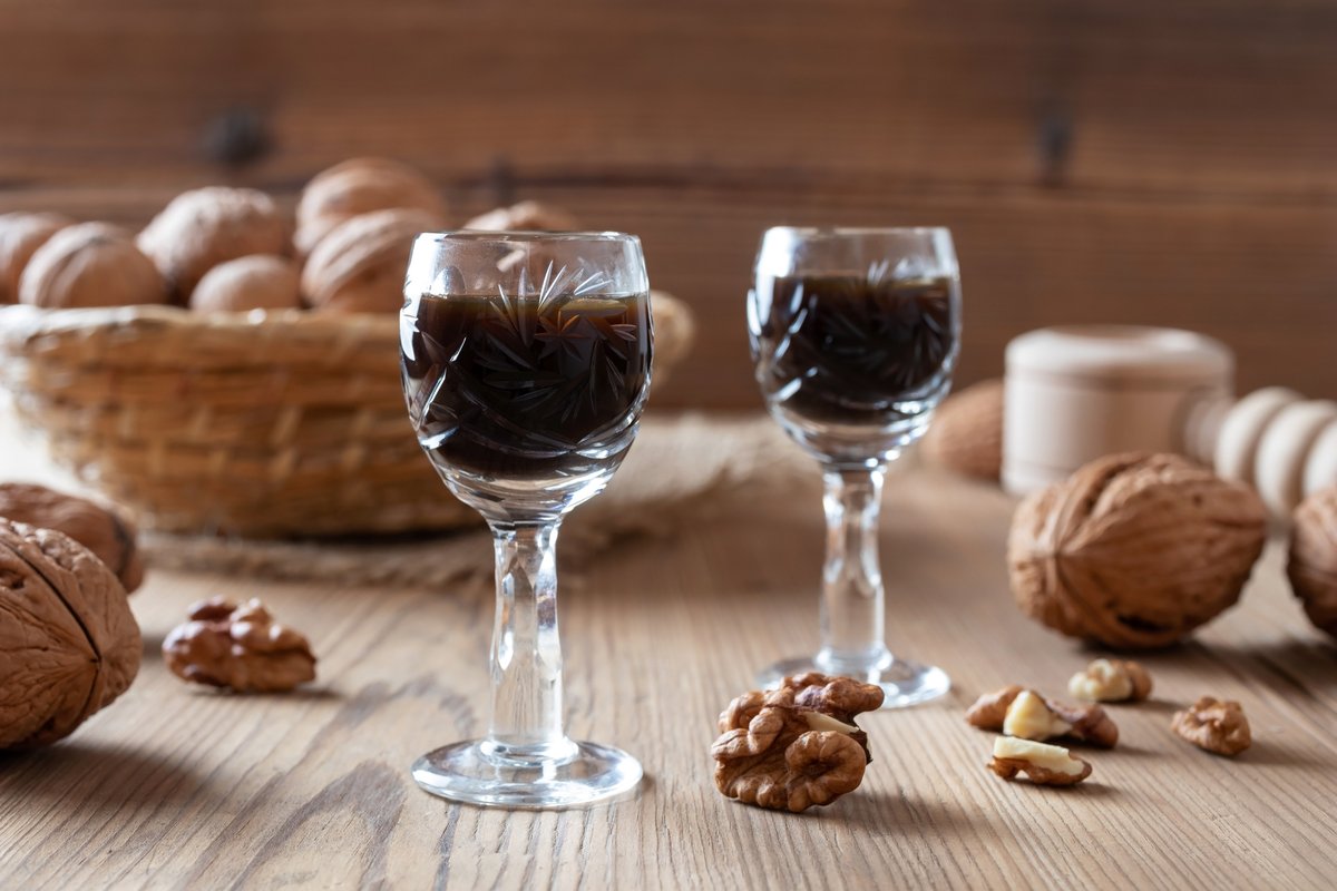 🍷 Connaissez-vous la liqueur de noix ? 
"L'étape gourmande" nous emmène à Brive-la-Gaillarde visiter l'une des plus anciennes distilleries de liqueur de noix 

👉 francebleu.fr/emissions/l-et…

#gastronomie #cuisine