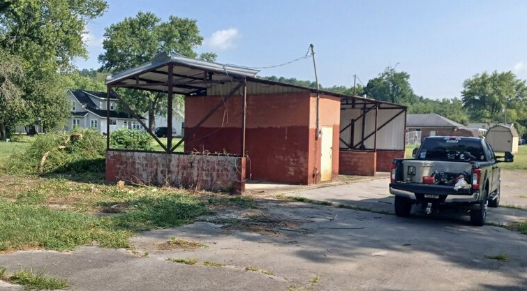 TrinitySouthern's tweet photo. Clyde cut down all the brush around the old car wash in town for his Serve Week project.
A first step in our effor to start cleaning up some property around our town. Thank you Clyde for serving today.
How will you continue to serve this week?
#ServeWeek #ChurchOnTheMove https://t.co/D1HPRubKRA