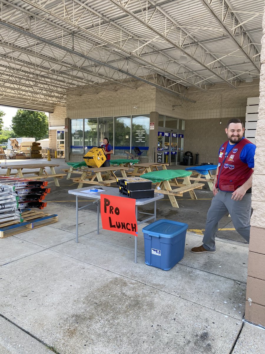 Pro Event at 0568 Westminster. Feeding pros and product demos. What could be better. <a href="/lwcoldiron/">Larry Coldiron</a> @MerchMonster568 @LauraG813R1 <a href="/MattKovacs12/">Matt Kovacs</a>