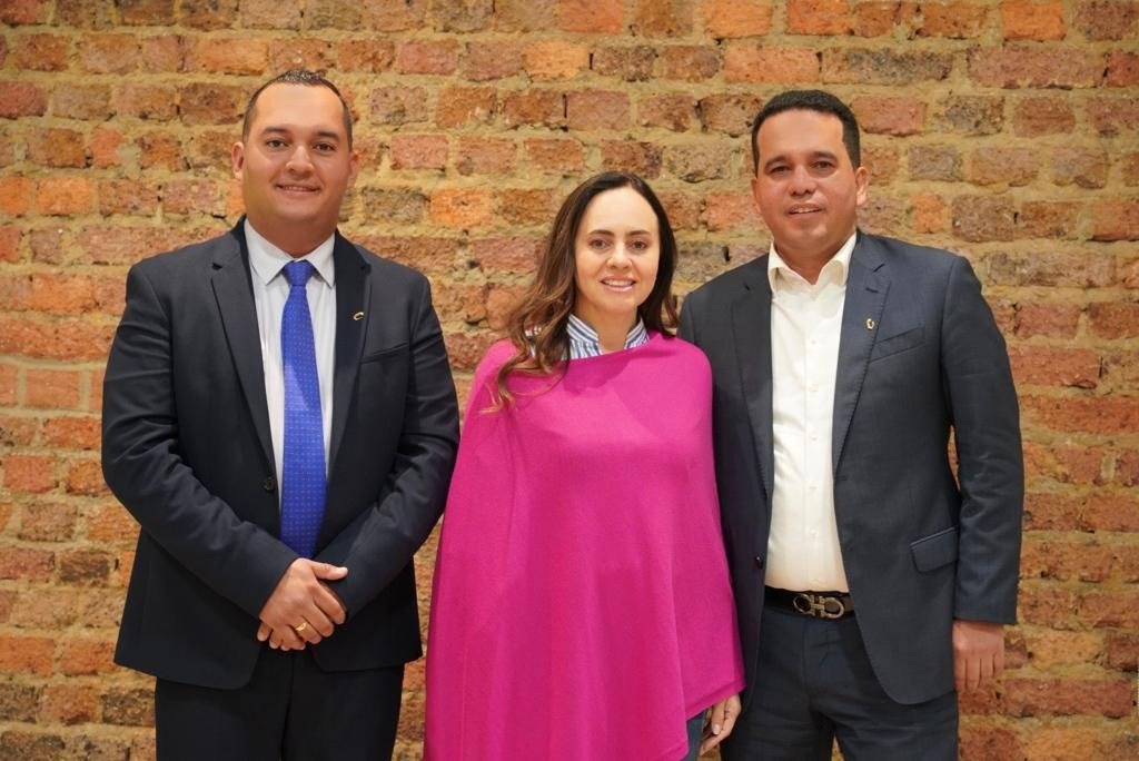 SenadorTrujillo's tweet photo. Instalamos hoy el nuevo Directorio Nacional Conservador en calidad de Presidente del Partido. Asumo también como Directorista, gracias a estar entre las 4 votaciones más altas del país. Un sueño de vida y una doble responsabilidad que acepto con alegría y compromiso por Colombia. https://t.co/hoxm4UbqVb